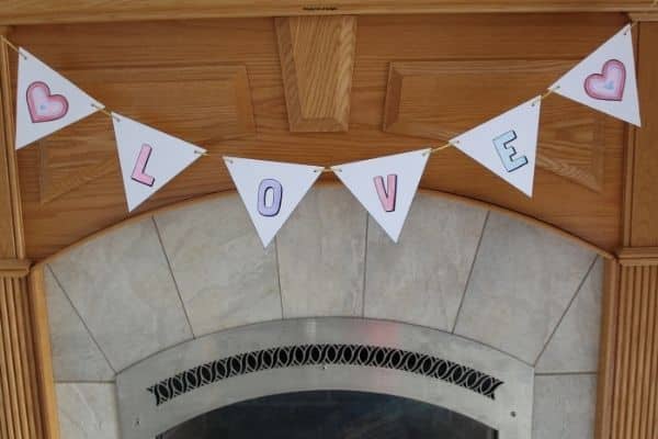 Valentine Banner Printable -  free printable "Love" banner