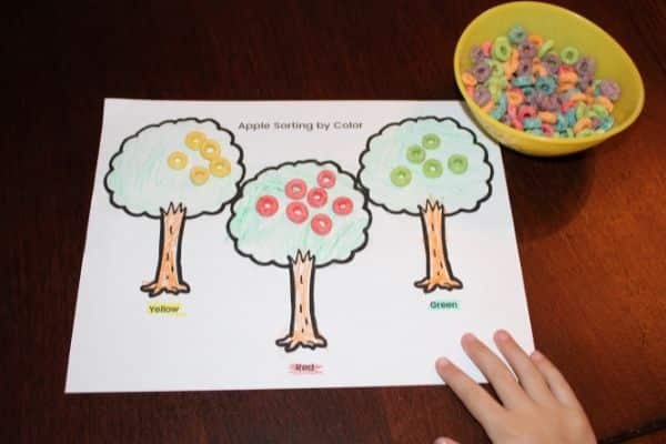 Apple tree Color sorting activity for toddlers and preschool