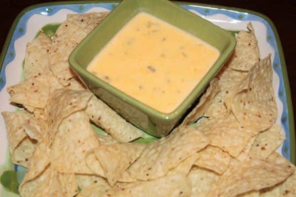 Gluten free Queso dip with tortilla chips