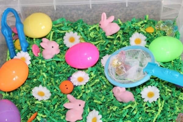 Easter Sensory Bin - Color Sorting activity for preschoolers