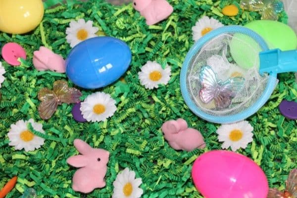 Easter Sensory Bin - Preschool kids can practice color sorting skills with this fun sensory play activity.  There's flowers, paper shred, butterflies, eggs, bunnies and more.