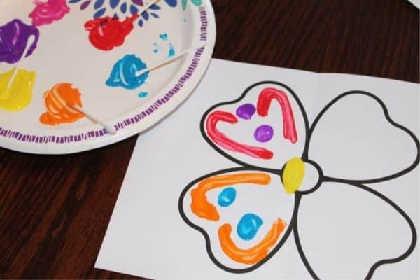 Flower symmetry for kids - simple spring flower craft idea for preschool