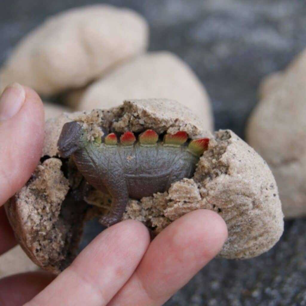 Dinosaur surprise rocks by The Kitchen is my Playground. 