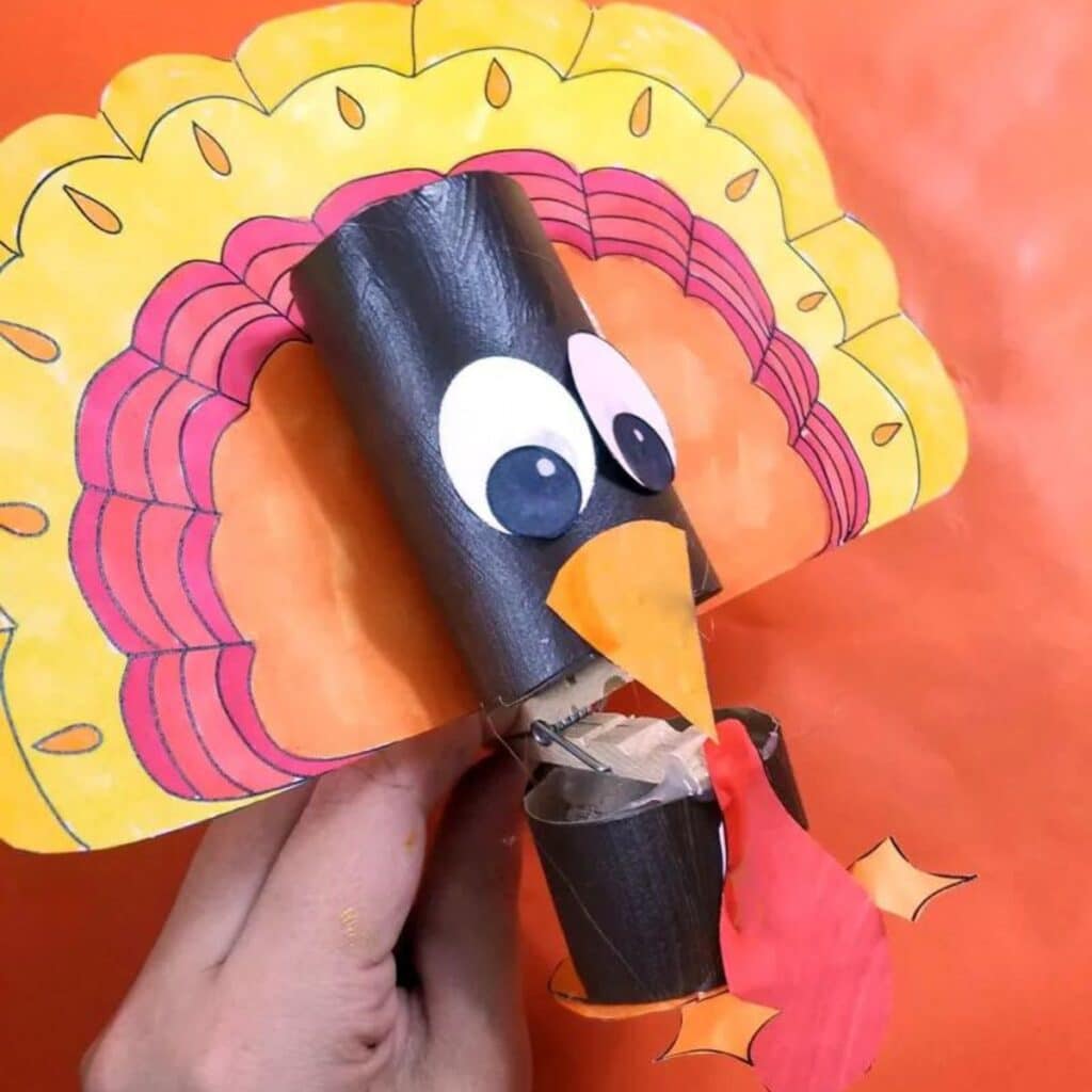 thanksgiving puppet by Moms and Crafters