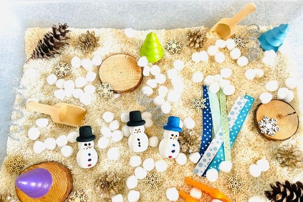 Snowman Sensory bin - a snowy sensory play activity for winter