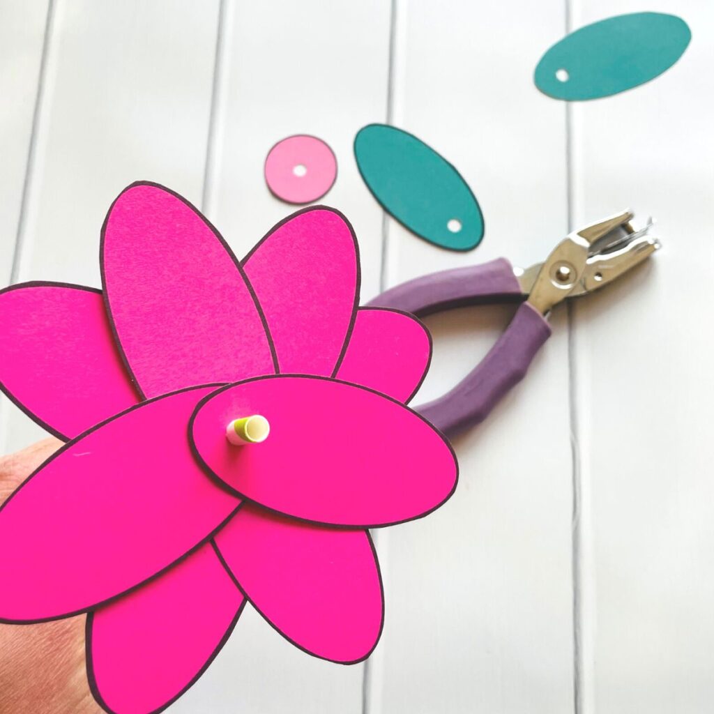 Felt Flower Template - Drinking Straw Flower Craft * Moms and Crafters