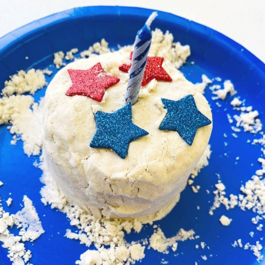 sensory bin for Independence day - patriotic moon sand cupcakes and cakes