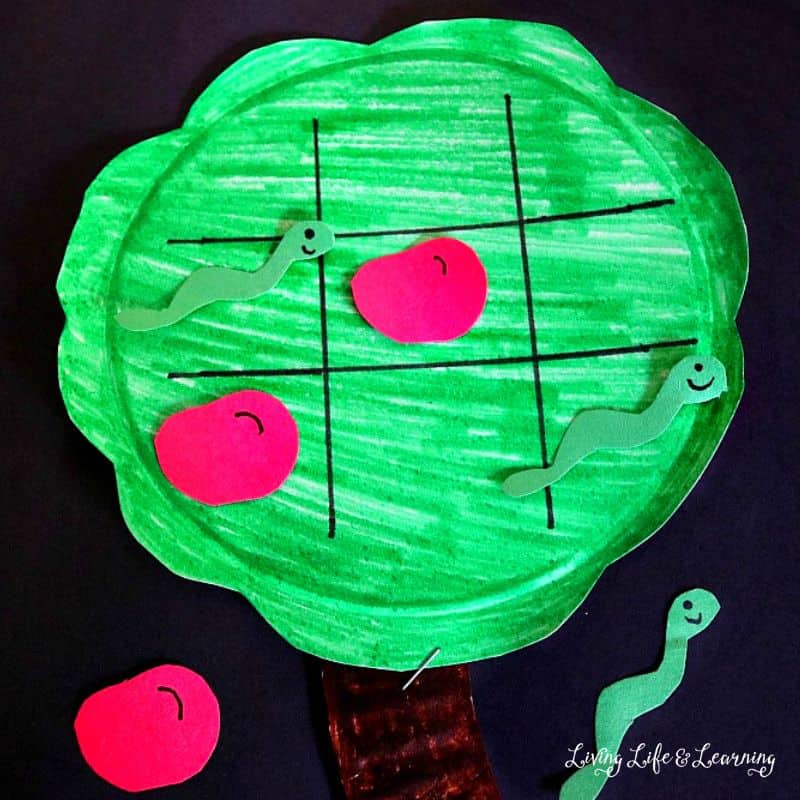 Apple tree tic tac toe by Living Life and Learning.