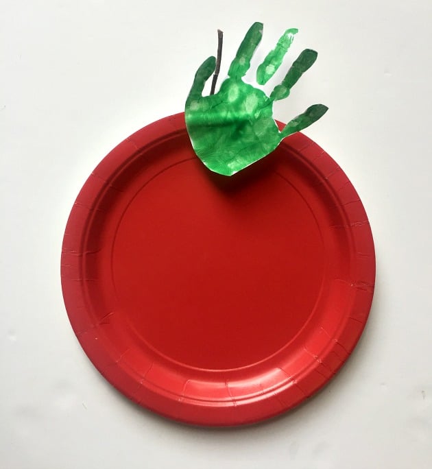Easy apple Handprint craft by Fmaily Focus Blog