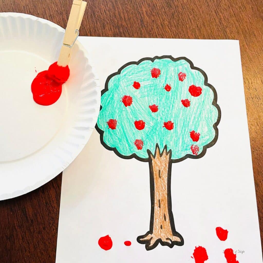Free printable apple tree template painted with red apples - easy apple tree craft