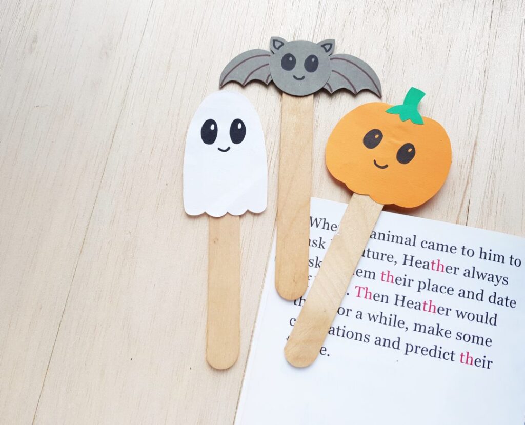 easy Halloween Bookmarks by The Gingerbread House