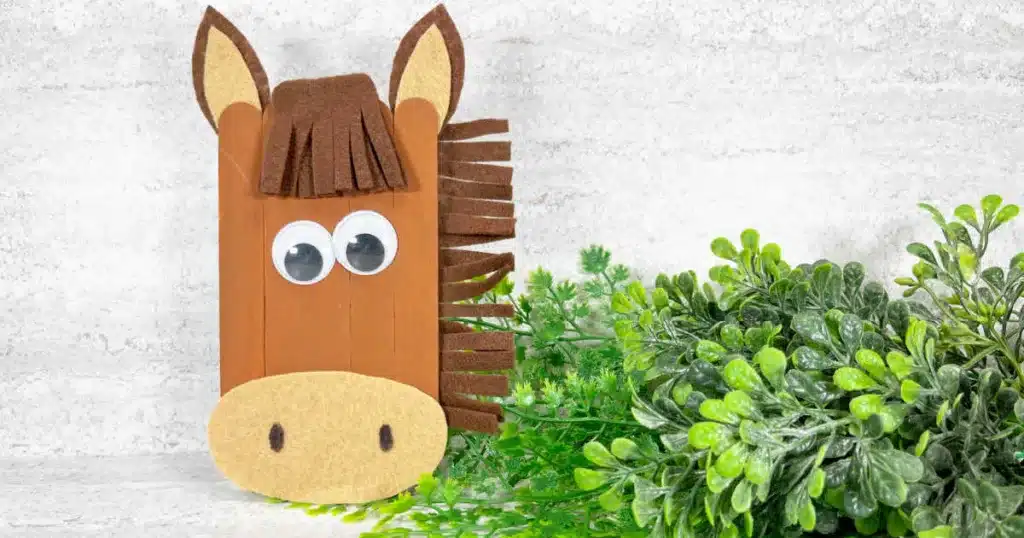 Horse Popsicle Stick Craft by Mommy Evolution.