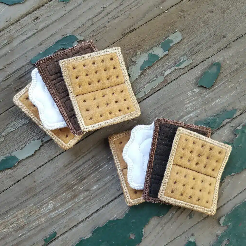 Felt S'mores Toy is by Thats Sew Personal on Etsy.